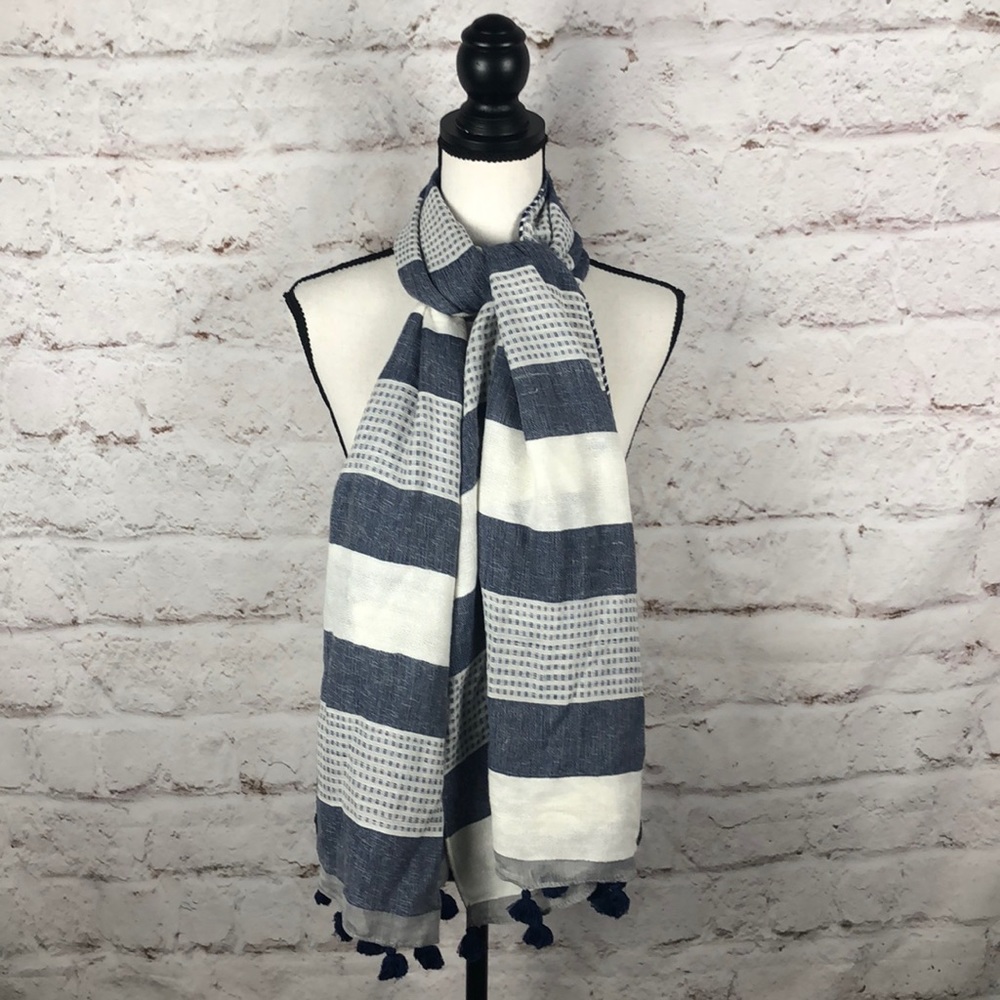 NWOT Linen Scarf Sz OS